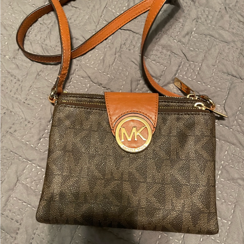 Michael kors clutch